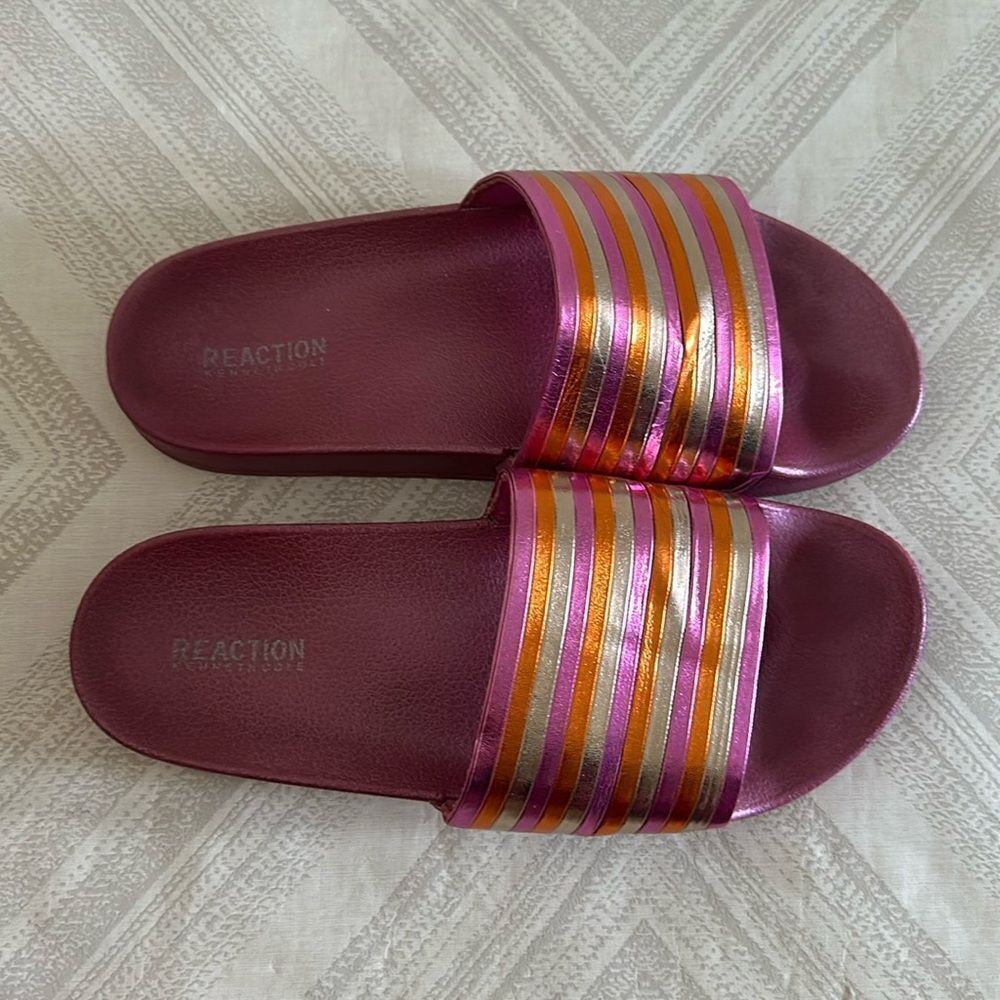 Reaction Kenneth Cole Women’s Pink with a Metallic Band Slides